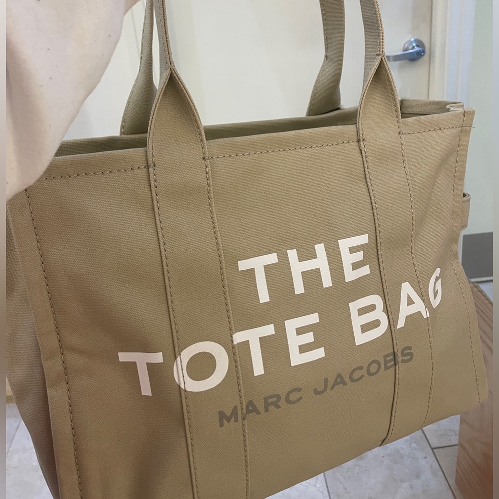 ISO MARC JACOBS THE TOTE